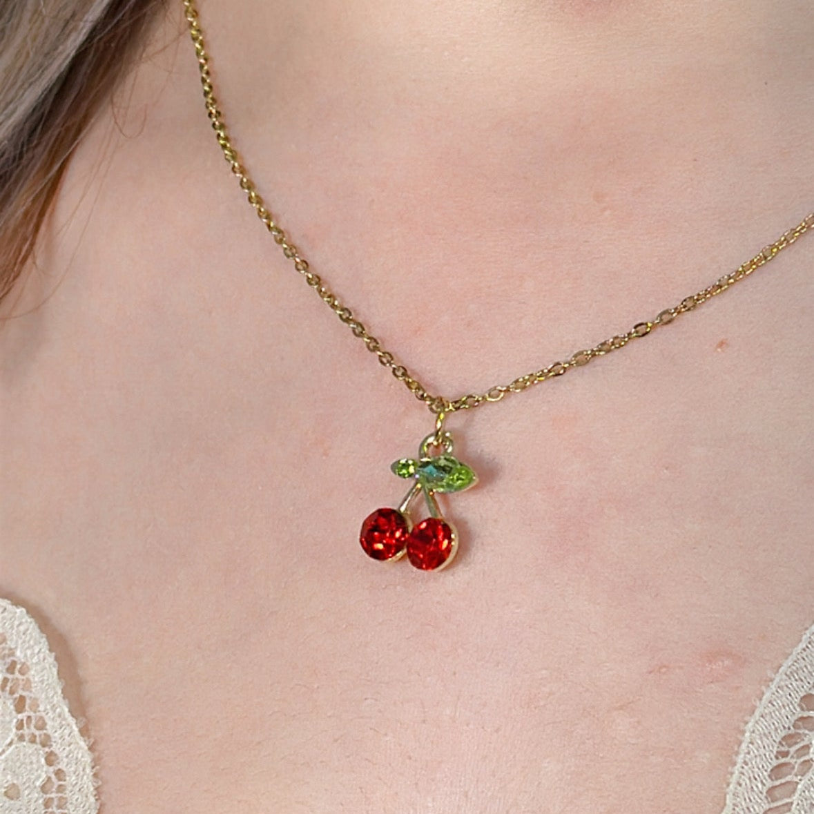 Dije Cereza con Cadena