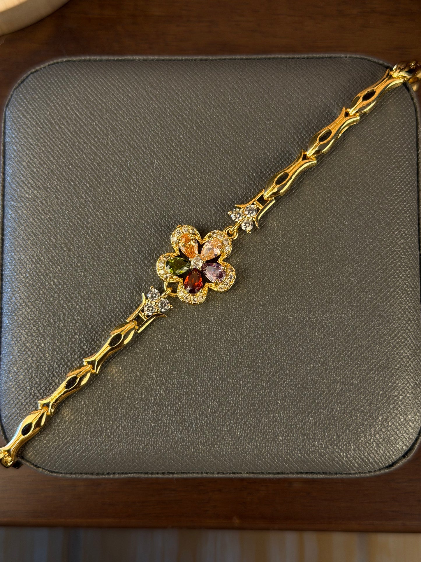 JUEGO FLOR MULTICOLOR EN ORO LAMINADO