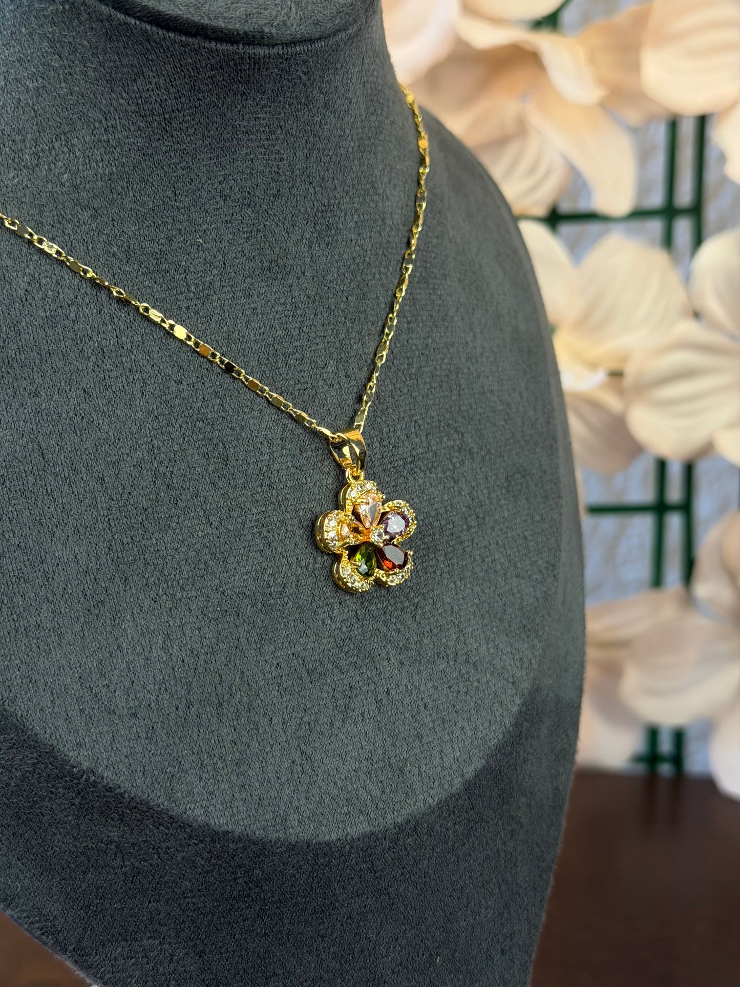JUEGO FLOR MULTICOLOR EN ORO LAMINADO