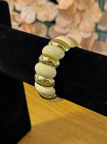 PULSERA ESMALTADA CREMA Y ORO LAMINADO