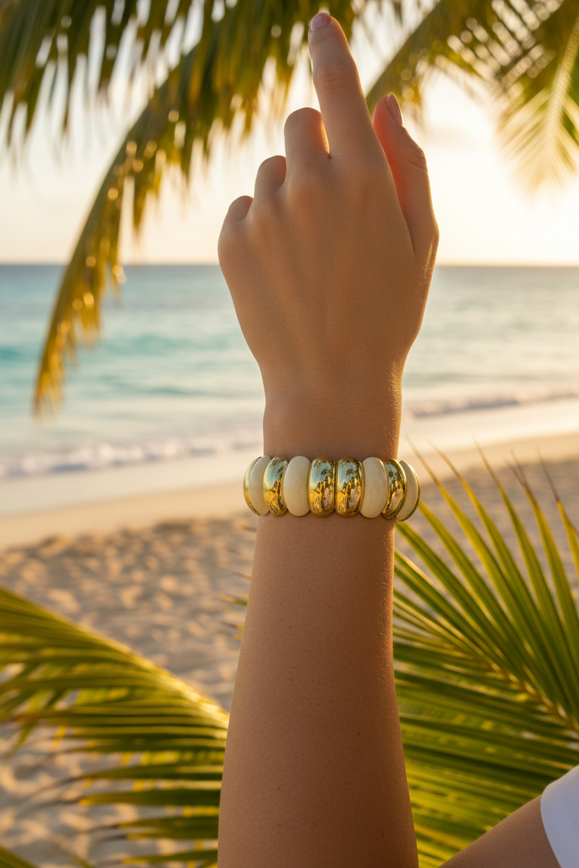 PULSERA ESMALTADA CREMA Y ORO LAMINADO